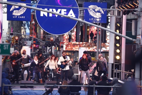 스킨케어 브랜드 니베아(NIVEA)는 구랍 31일 진행된 뉴욕 타임스퀘어 연말 이벤트인 ‘2014 카운트다운(New Year’s Eve 2014)’의 글로벌 스폰서로 참여해 전 세계 사람들에게 특별한 추억을 선사했다. (사진제공: 니베아서울)