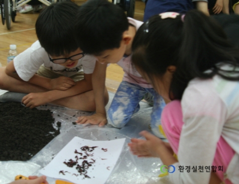 (사)환경실천연합회(이하 환실련, 회장 이경율)가 서울시와 함께 환경 체험 교육 프로그램을 운영하고 있다. (사진제공: 환경실천연합회)