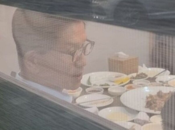 [사진=뉴스1] 국가애도기간 중 술자리에 참석한 김문수 위원장