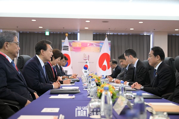 5월 21일 윤석열 대통령은 기시다 후미오 일본 총리와 한-일본 정상회담을 가졌다.