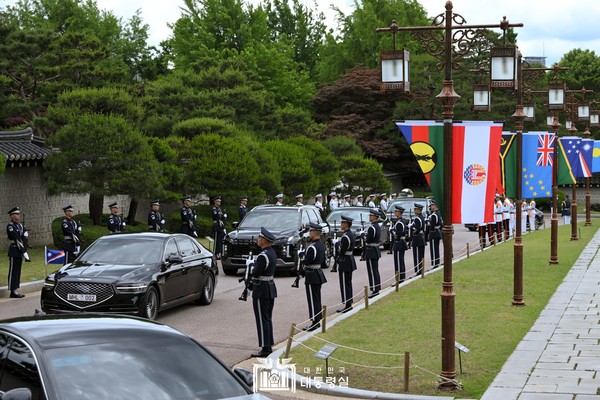 5월 29일 윤석열 대통령은 한-태평양도서국 정상회의에 참석한 각국 정상들을 영접하고 기념촬영을 진행했다.