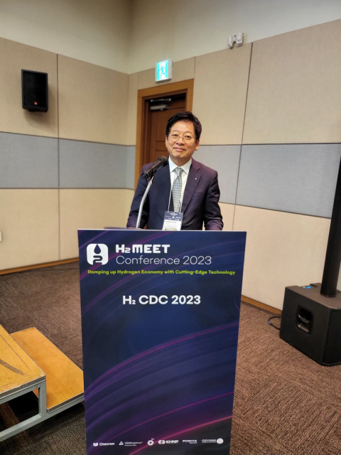 김광수 서울미디어대학원대학교 총장이 경기도 일산 킨텍스 제1전시장에서 개최된 수소산업전시회 ‘H2 MEET 2023’의 콘퍼런스 ‘H2 CDC 2023’에서 축사를 하고 있다.