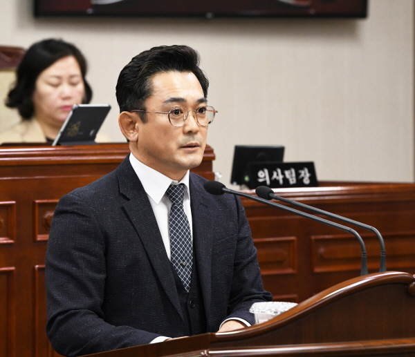 김영진 의원이 제275회 임시회 제2차 본회의에서 자유발언을 하고 있다. /사진=순천시의회